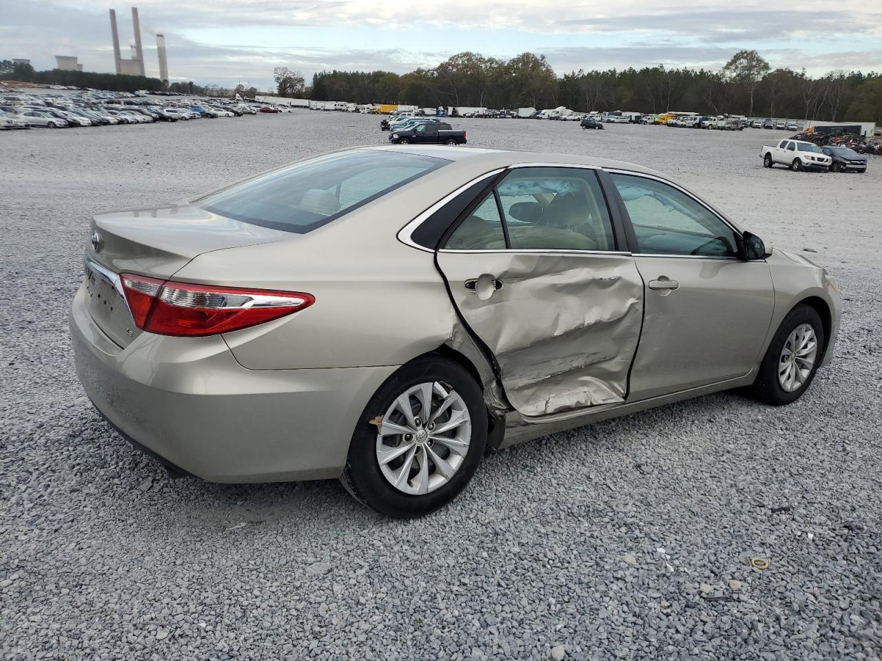 Image 3 of 2015 TOYOTA CAMRY LE 2015 with VIN 4T4BF1FK0FR471154