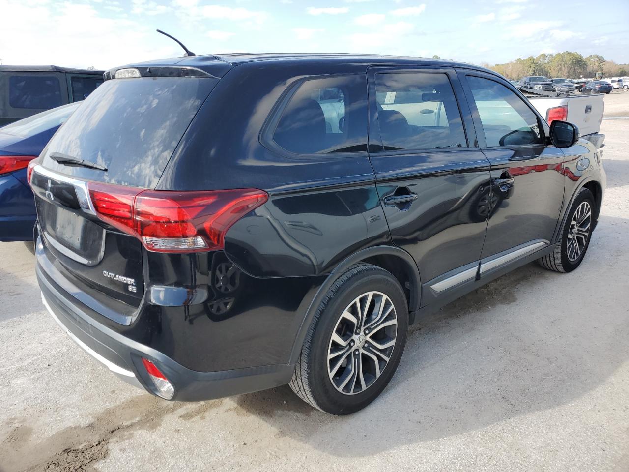 Изображение 3 2016 MITSUBISHI OUTLANDER SE 2016 с VIN JA4AD3A38GZ022007