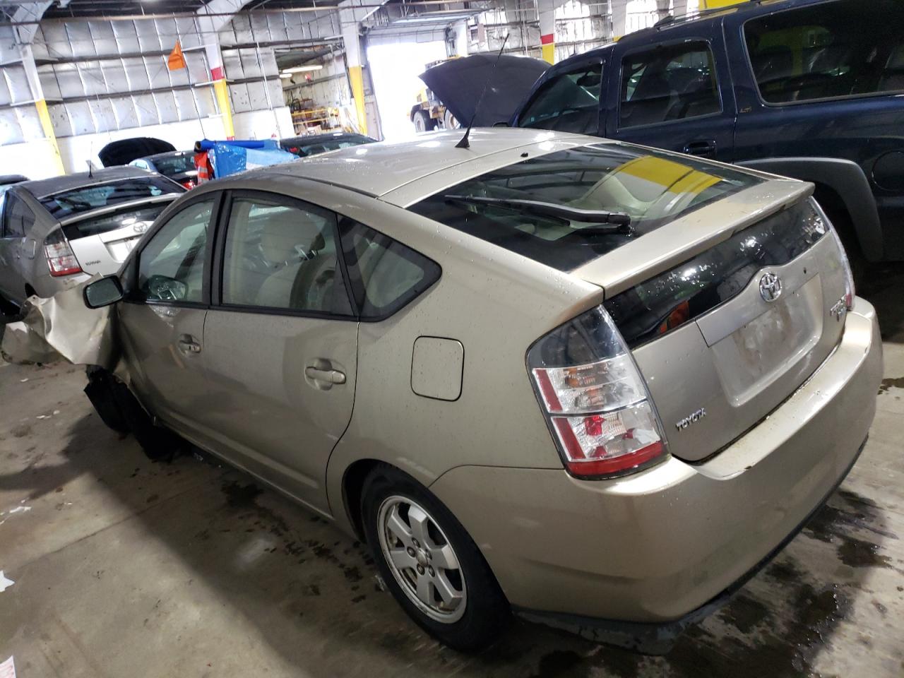 Image 2 of 2005 TOYOTA PRIUS  2005 with VIN JTDKB20U053101434