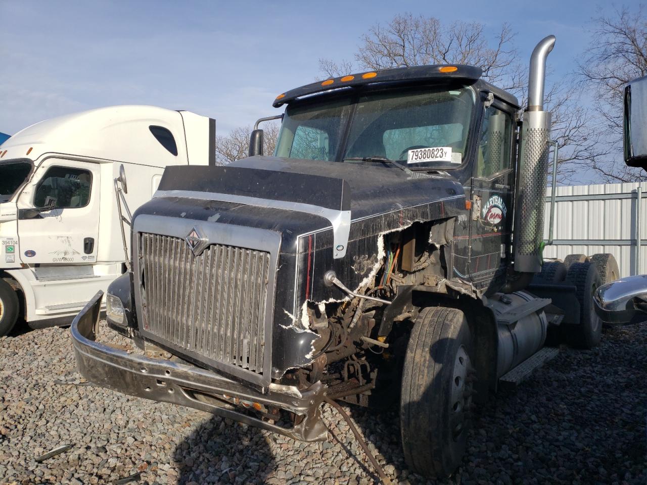 Image 2 of 2003 INTERNATIONAL 9200 9200I 2003 with VIN 2HSCEAXR13C045493