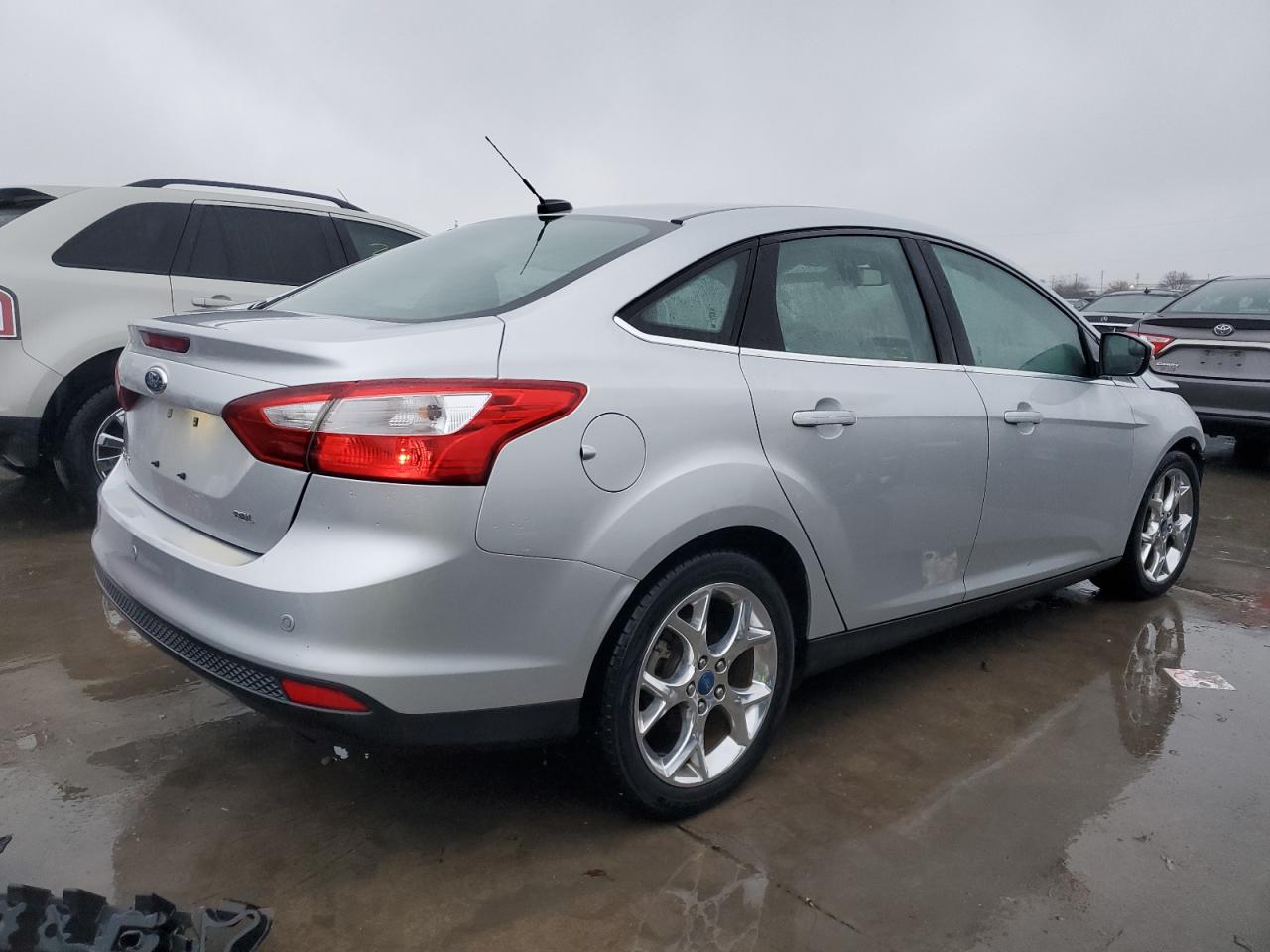Image 3 of 2012 FORD FOCUS SEL 2012 with VIN 1FAHP3H28CL304580