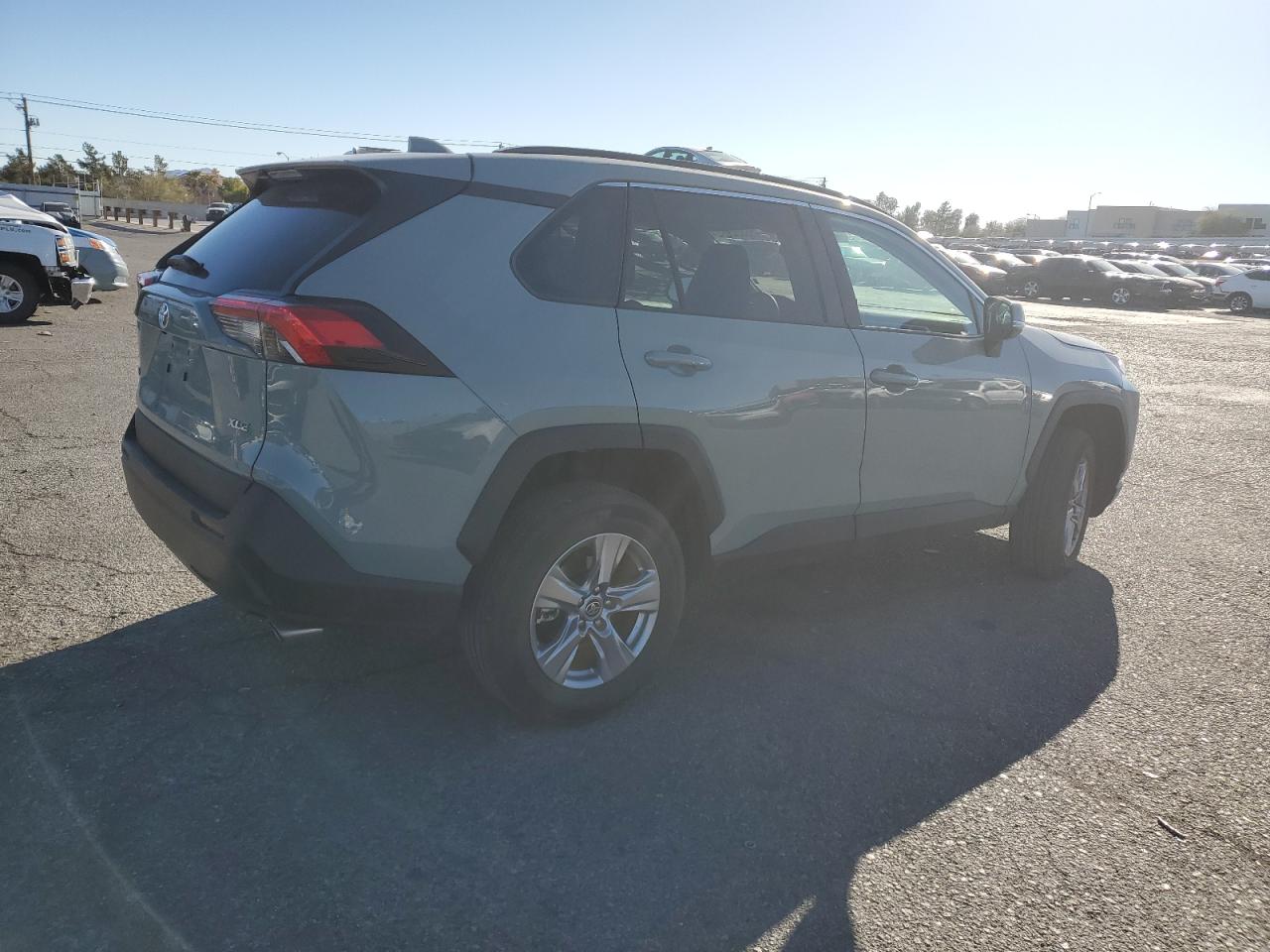 Изображение 3 2023 TOYOTA RAV4 XLE 2023 с VIN 2T3W1RFVXPW265951