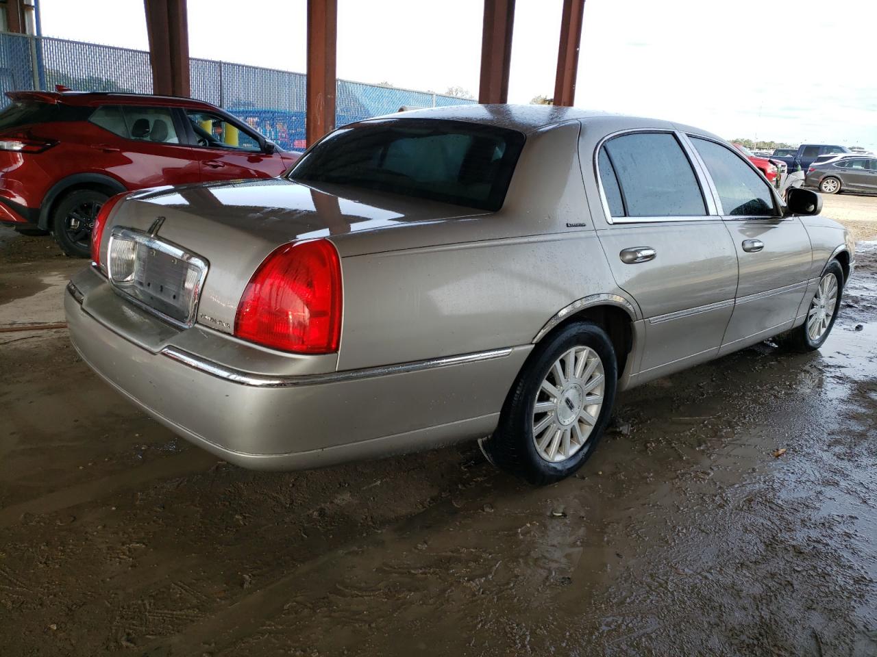 Изображение 3 2003 LINCOLN TOWN CAR EXECUTIVE 2003 с VIN 1LNHM81W43Y618139