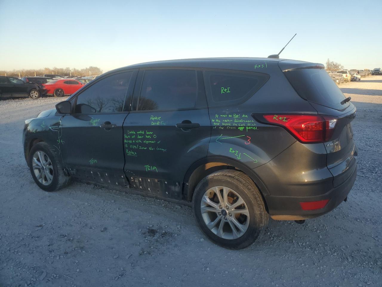 Изображение 2 2019 FORD ESCAPE S 2019 с VIN 1FMCU0F71KUB01223