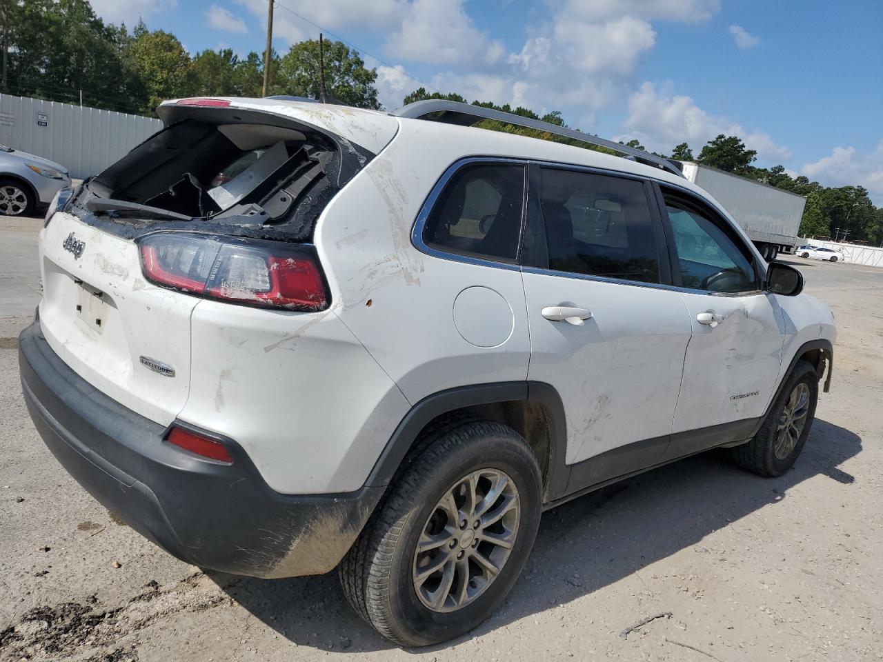 Obraz 3 z Jeep Cherokee Latitude Plus 2019 z VIN 1C4PJMLB8KD232311