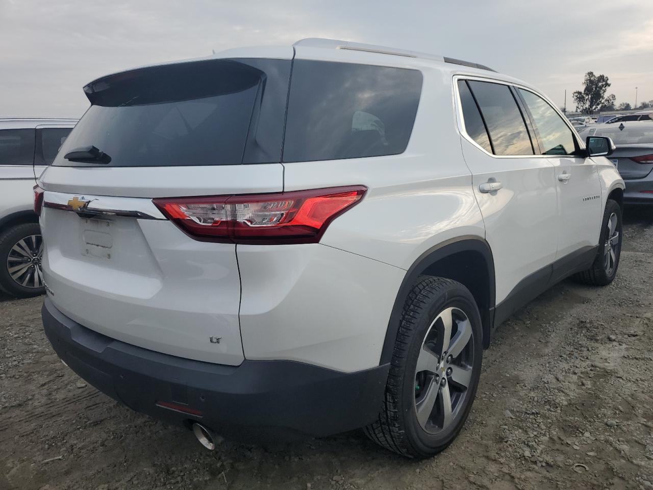Изображение 3 2018 CHEVROLET TRAVERSE LT 2018 с VIN 1GNEVHKW3JJ252268