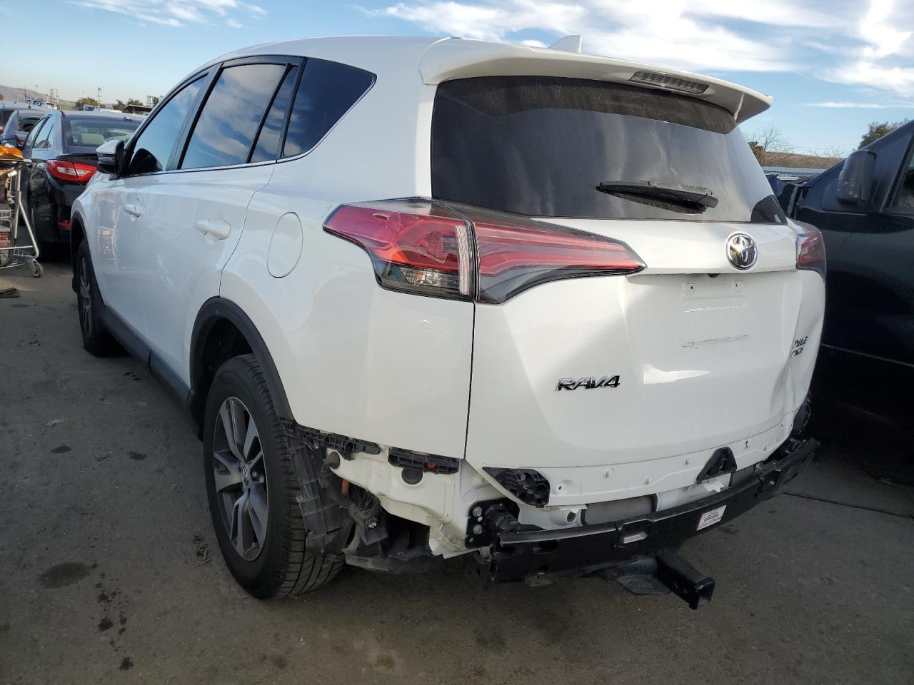 Изображение 2 2018 TOYOTA RAV4 ADVENTURE 2018 с VIN 2T3RFREV8JW811802