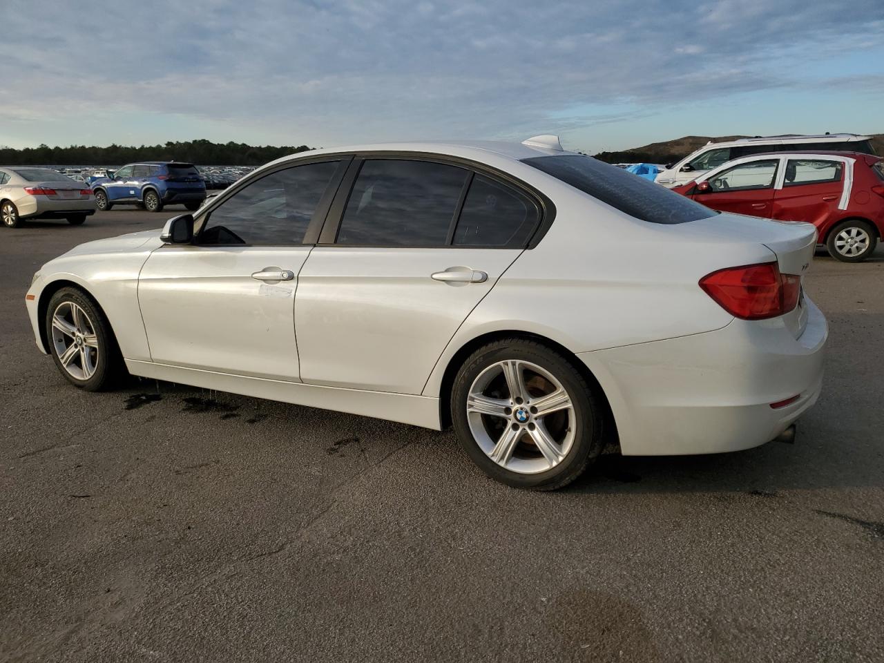 Obraz 2 z 2014 BMW 320 I XDRIVE 2014 z VIN WBA3C3C59EPV90935