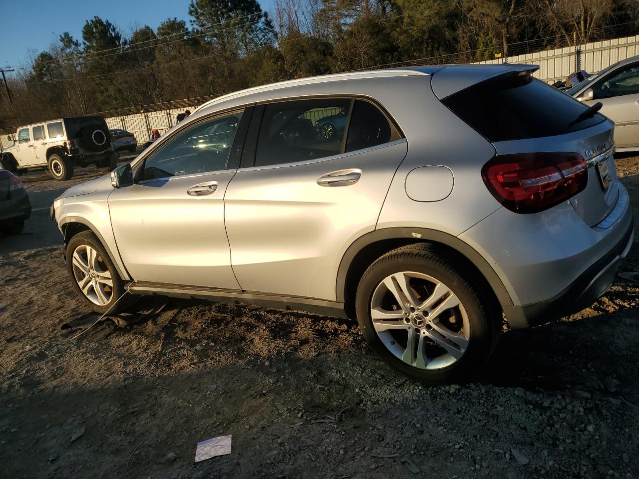 Image 2 of 2019 MERCEDES-BENZ GLA 250 2019 with VIN WDCTG4EB1KU020600