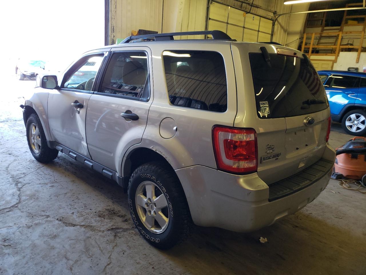 Изображение 2 2011 FORD ESCAPE XLT 2011 с VIN 1FMCU0D77BKC17766