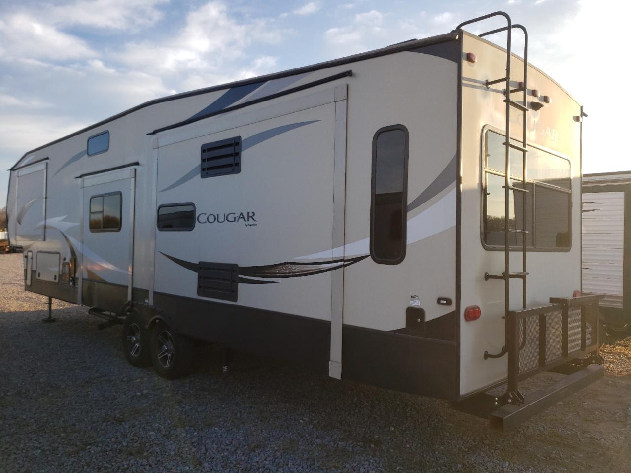 Image 3 of 2018 KEYSTONE COUGAR 2018 with VIN 4YDF36822J2511139