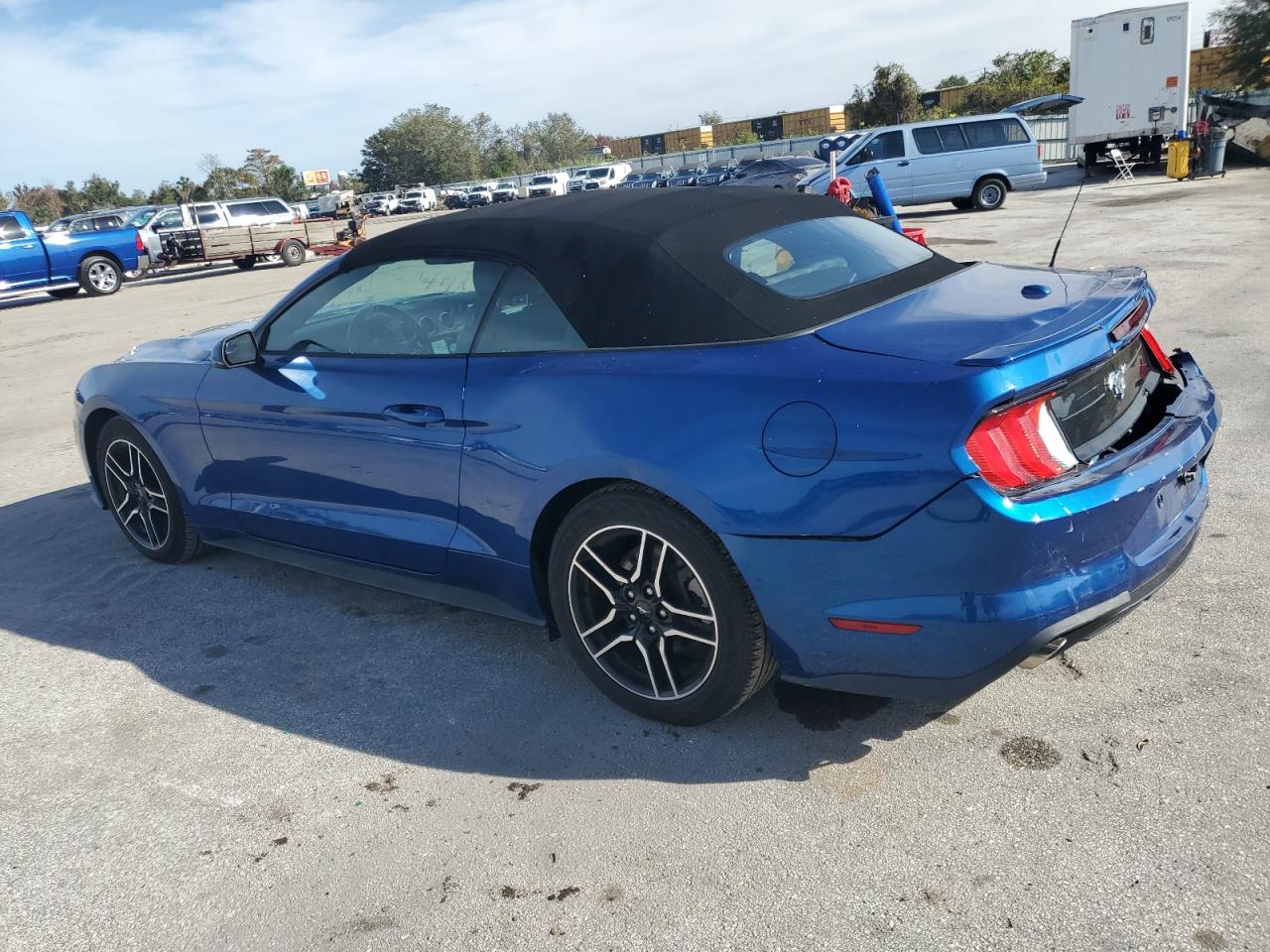 Image 2 of 2018 FORD MUSTANG  2018 with VIN 1FATP8UH2J5118049