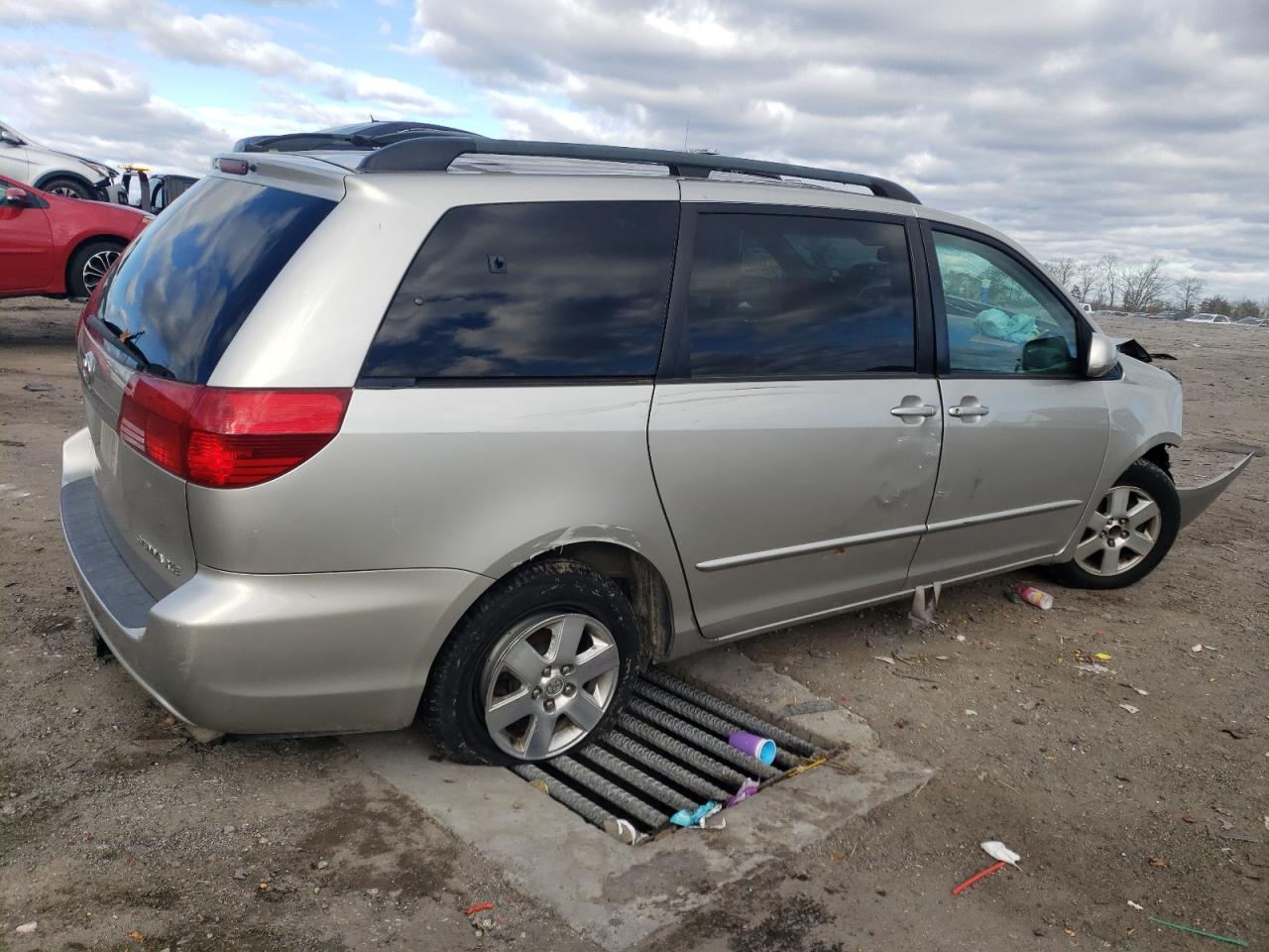 Изображение 3 2004 TOYOTA SIENNA XLE 2004 с VIN 5TDZA22C24S174341