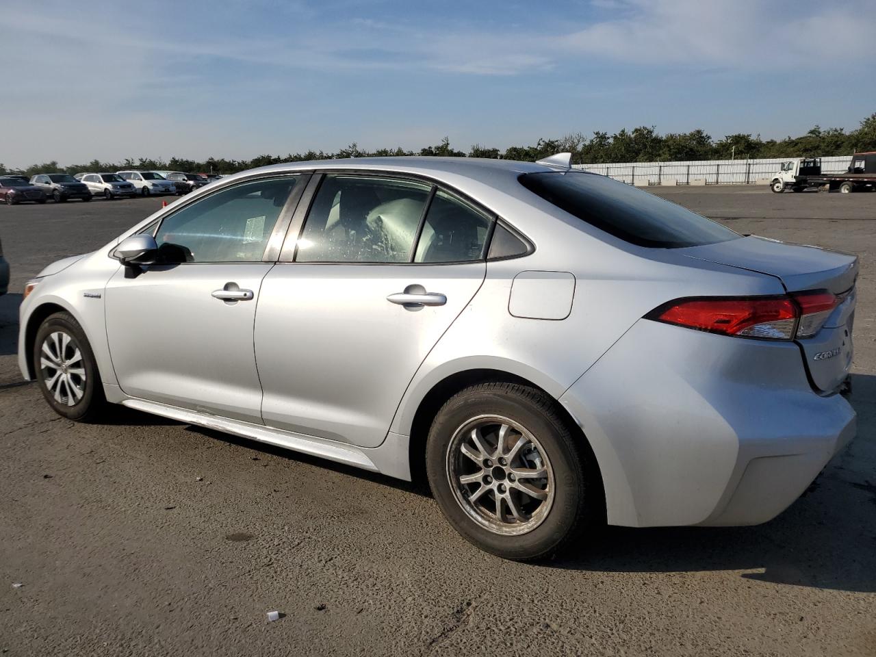 Изображение 2 2020 TOYOTA COROLLA LE 2020 с VIN JTDEBRBEXLJ003516