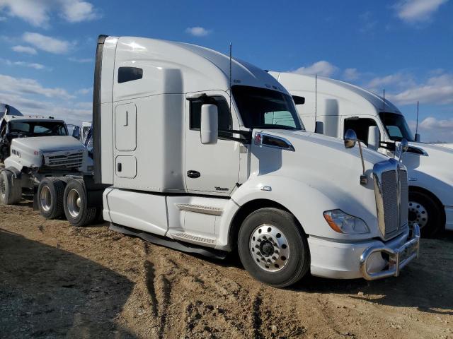 Image 1 of 2017 KENWORTH CONSTRUCTION T680 2017 with VIN 1XKYD49X7HJ153600