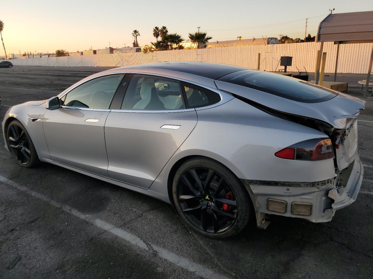 Obraz 2 z 2018 TESLA MODEL S  2018 z VIN 5YJSA1E43JF285366