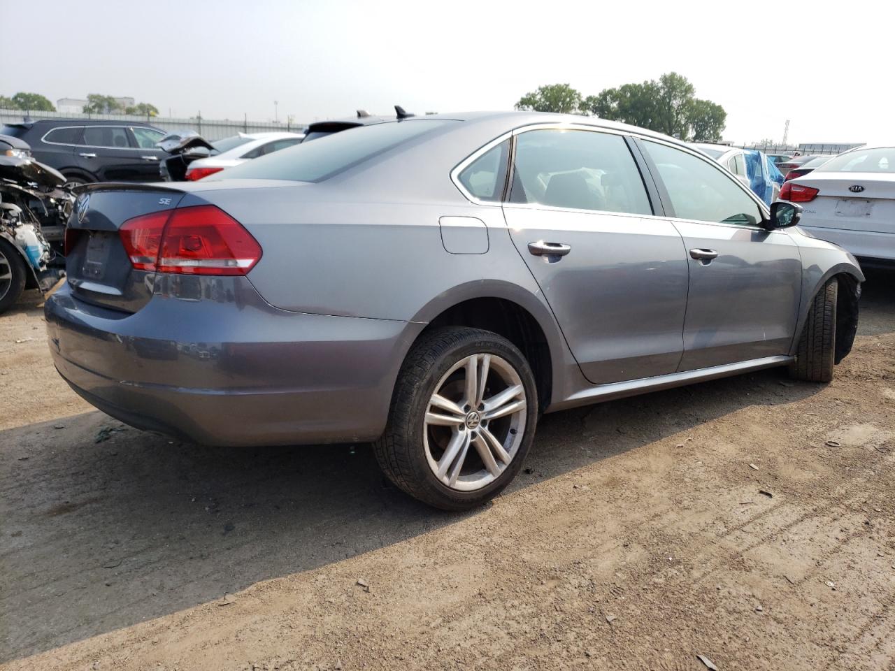 Изображение 3 2014 VOLKSWAGEN PASSAT SE 2014 с VIN 1VWBP7A38EC014883