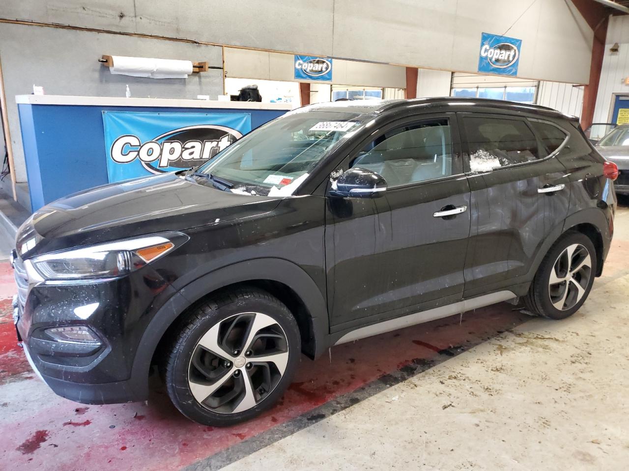 Image 1 of 2018 HYUNDAI TUCSON VALUE 2018 with VIN KM8J3CA25JU724589