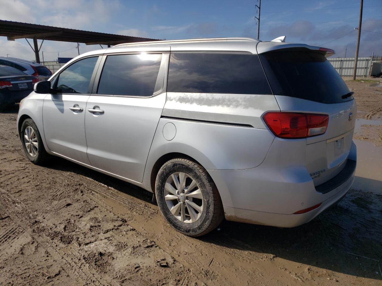 Изображение 2 2015 KIA SEDONA LX 2015 с VIN KNDMB5C19F6028561