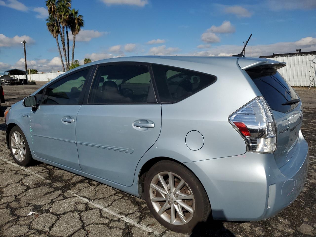 Image 2 of 2013 TOYOTA PRIUS V  2013 with VIN JTDZN3EU6D3246058