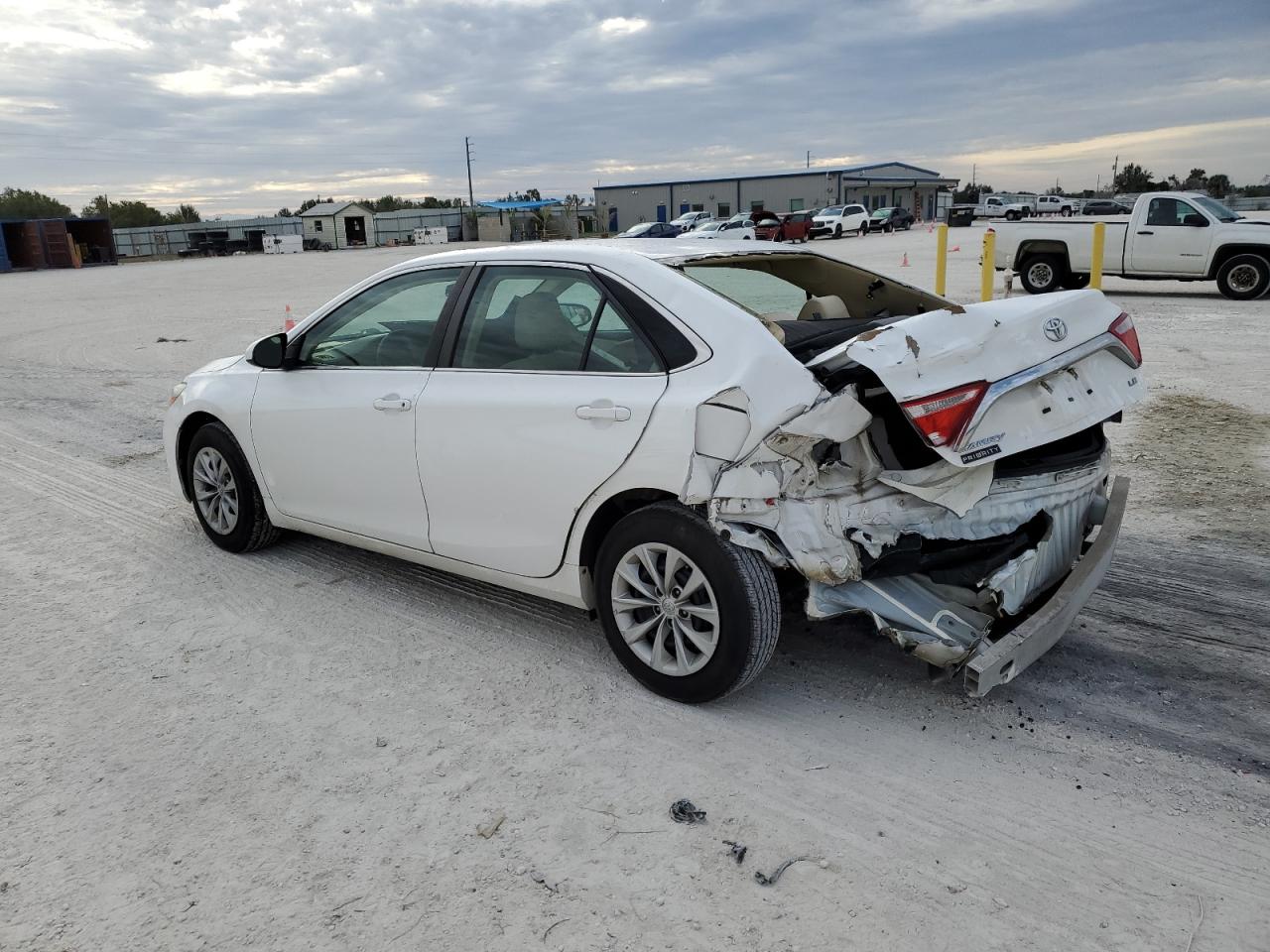 Изображение 2 2017 TOYOTA CAMRY LE 2017 с VIN 4T1BF1FK2HU652785