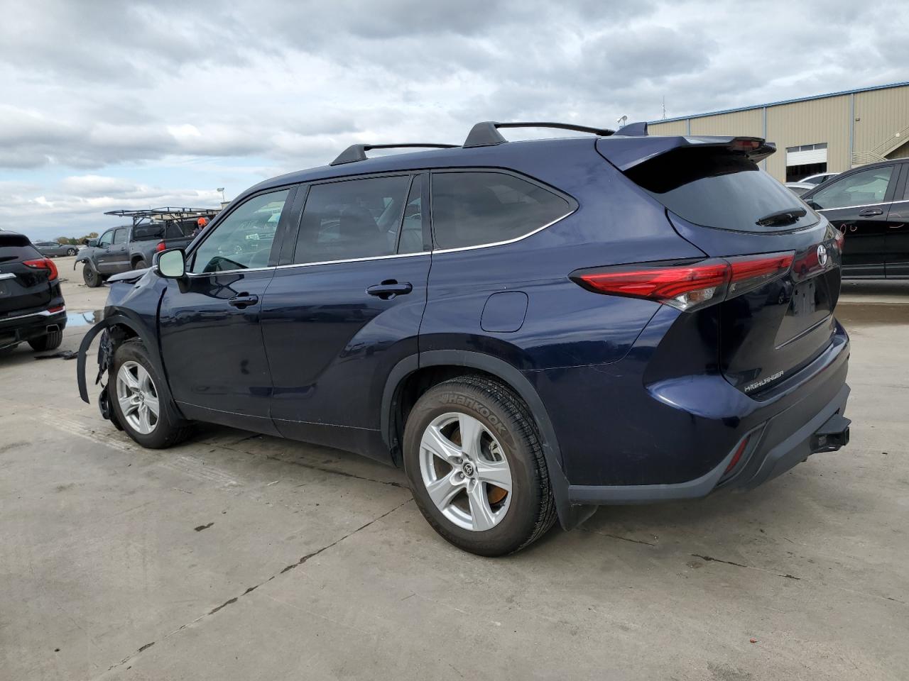 Изображение 2 2021 TOYOTA HIGHLANDER L 2021 с VIN 5TDCZRBH8MS144361