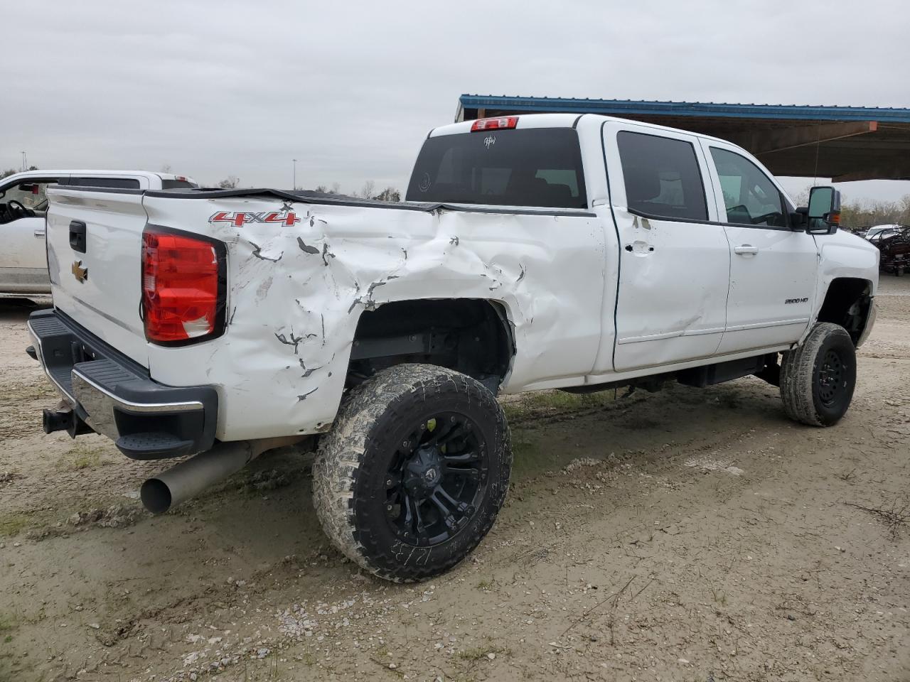 Image 3 of 2015 CHEVROLET SILVERADO K2500 HEAVY DUTY LT 2015 with VIN 1GC1KVE84FF585777