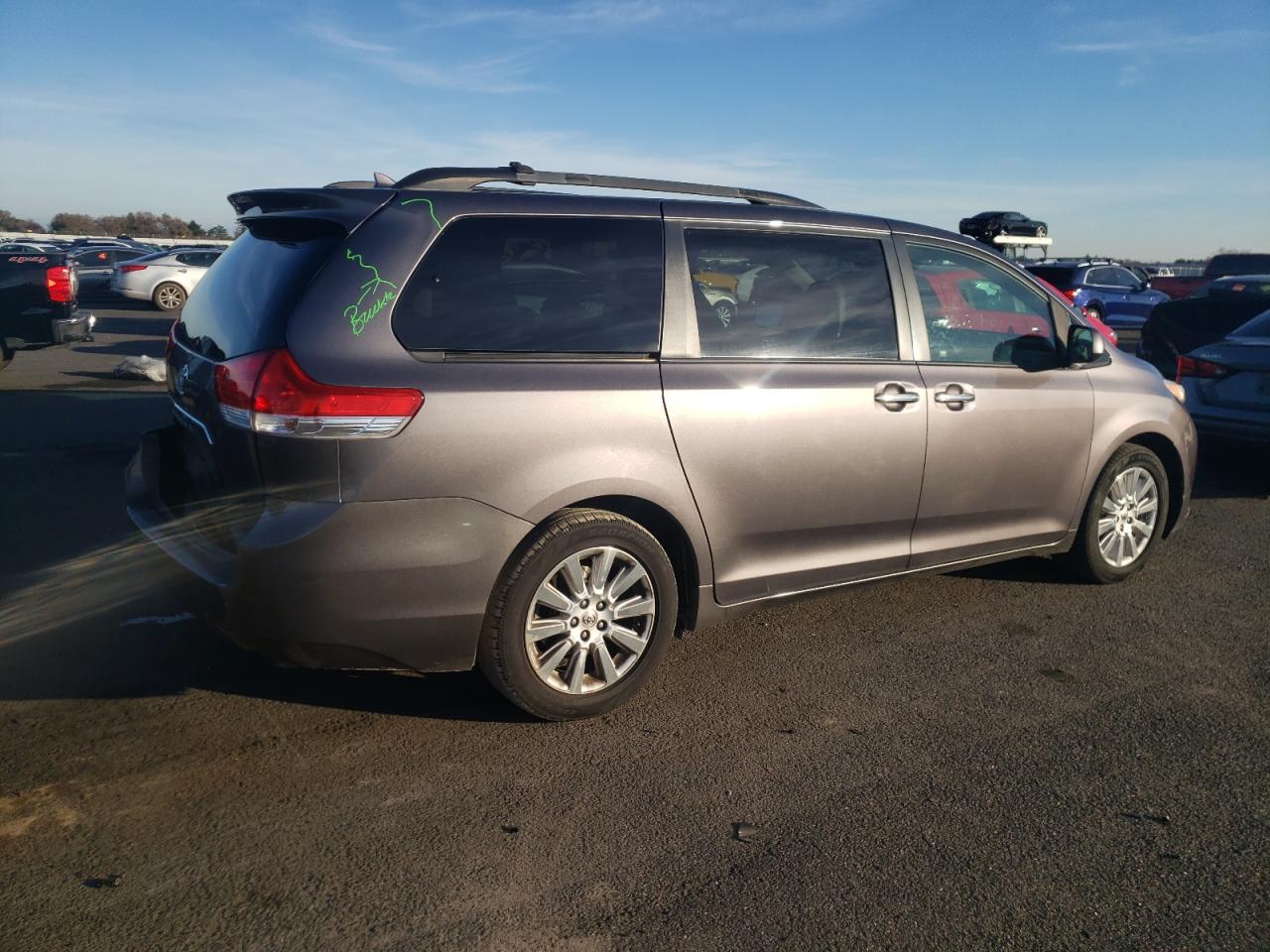 Изображение 3 2011 TOYOTA SIENNA XLE 2011 с VIN 5TDDK3DC1BS002924