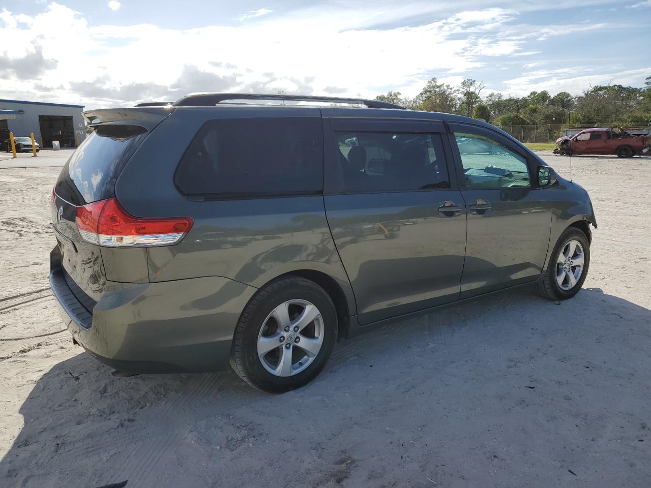 Image 3 of 2013 TOYOTA SIENNA LE 2013 with VIN 5TDKK3DC9DS334331