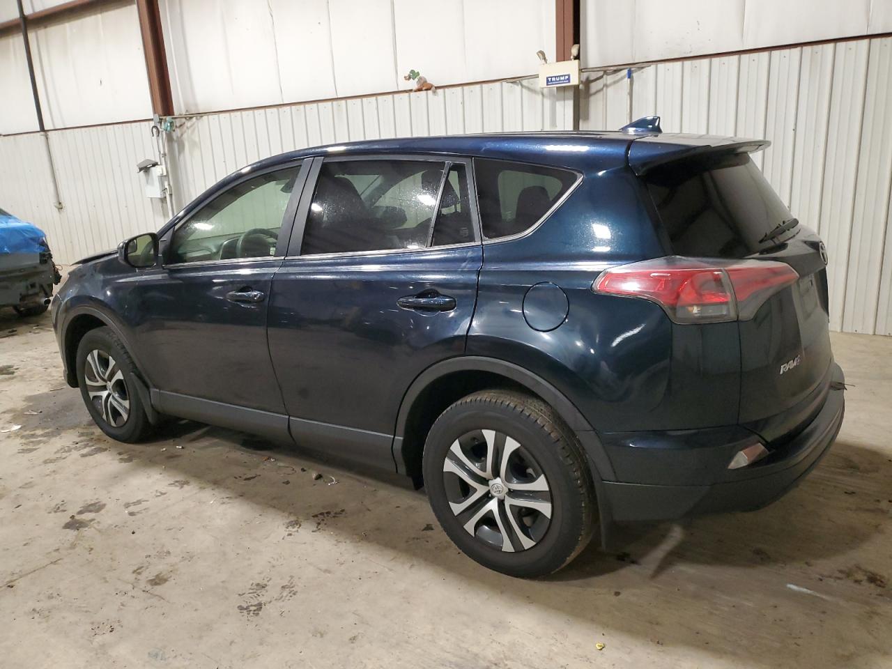 Obraz 2 z 2018 TOYOTA RAV4 LE 2018 z VIN JTMBFREV2JD249331