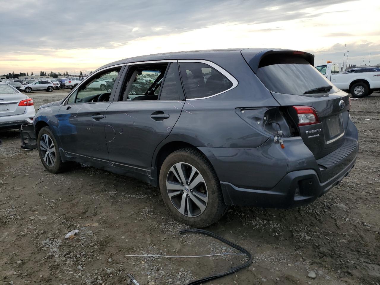 Изображение 2 2018 SUBARU OUTBACK 2.5I LIMITED 2018 с VIN 4S4BSANC4J3298527
