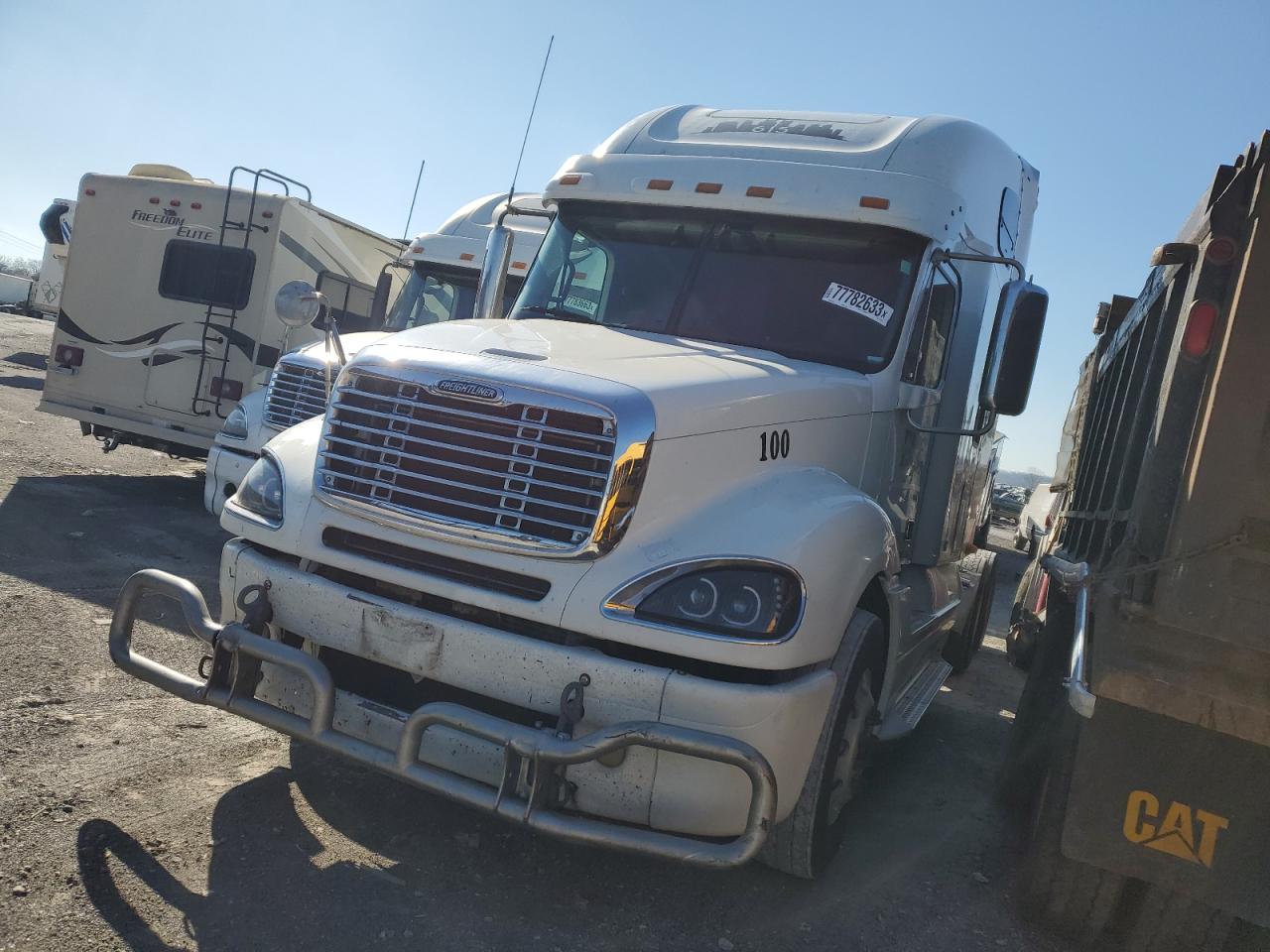 Image 2 of 2009 FREIGHTLINER CONVENTIONAL COLUMBIA 2009 with VIN 1FUJA6AV79DAB4053