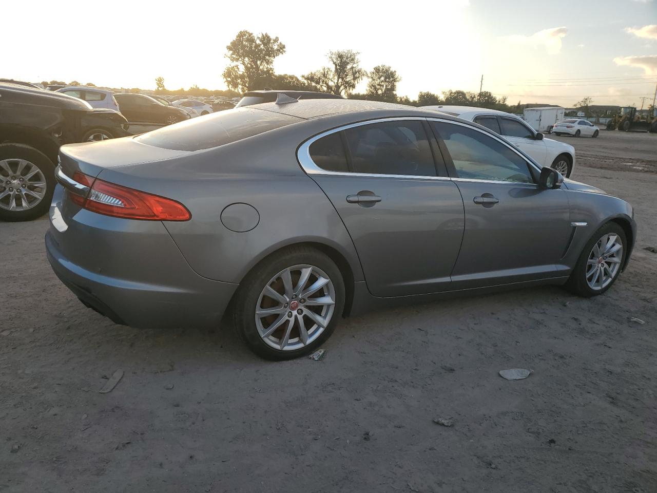 Image 3 of 2014 JAGUAR XF  2014 with VIN SAJWA0ES5EPU18135
