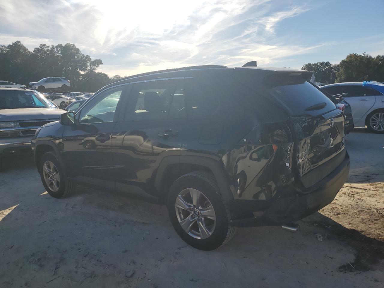 Image 2 of 2022 TOYOTA RAV4 XLE 2022 with VIN 2T3W1RFV0NC189073