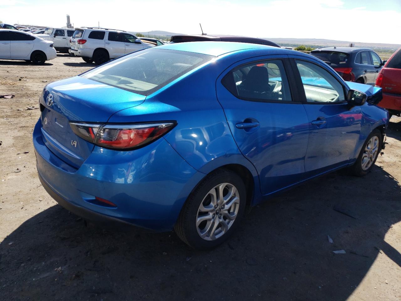 Изображение 3 Toyota Yaris Ia 2017 с VIN 3MYDLBYV1HY153543