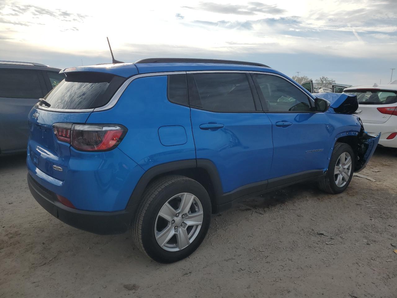 Image 3 of 2022 JEEP COMPASS LATITUDE 2022 with VIN 3C4NJDBB9NT111293