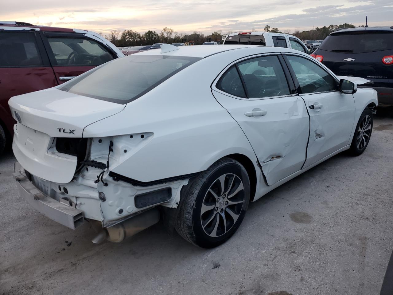 Obraz 3 z 2015 ACURA TLX  2015 z VIN 19UUB1F34FA014345