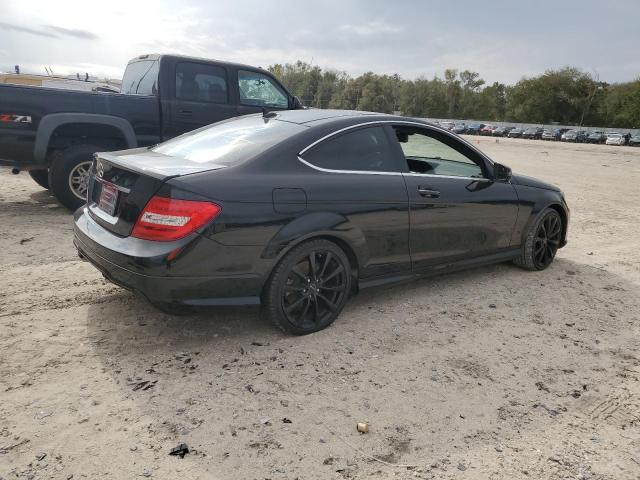 Obraz 3 z 2015 MERCEDES-BENZ C 250 2015 z VIN WDDGJ4HB1FG364202