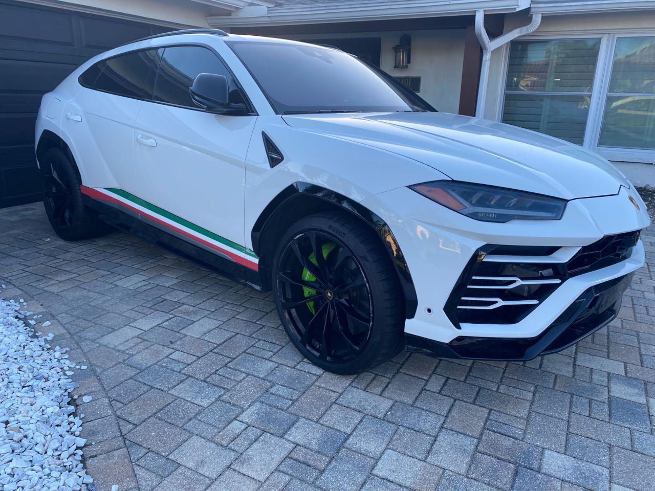 Image 2 of 2019 LAMBORGHINI URUS  2019 with VIN ZPBUA1ZL6KLA04288