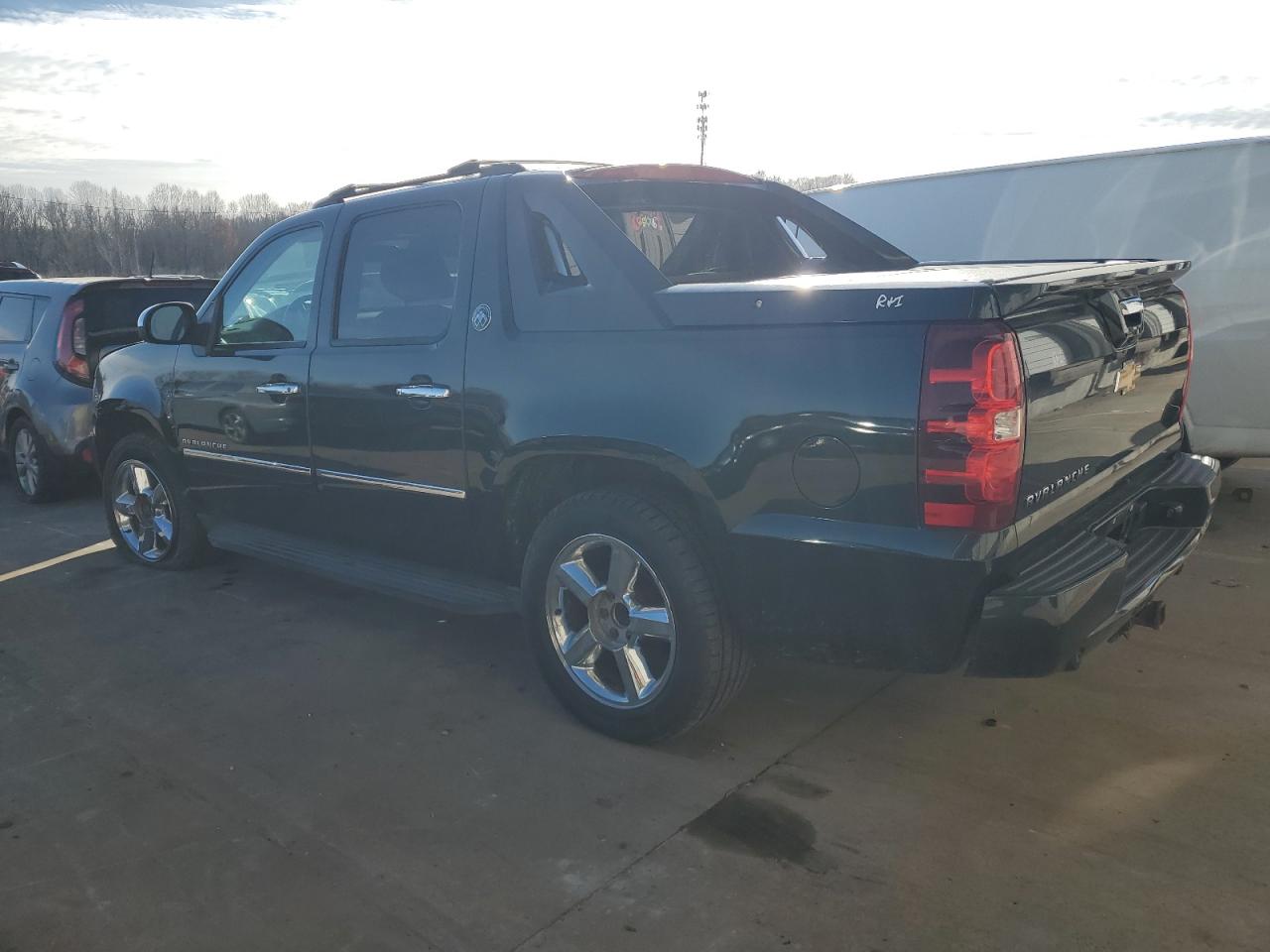 Изображение 2 2013 CHEVROLET AVALANCHE LTZ 2013 с VIN 3GNTKGE7XDG255415