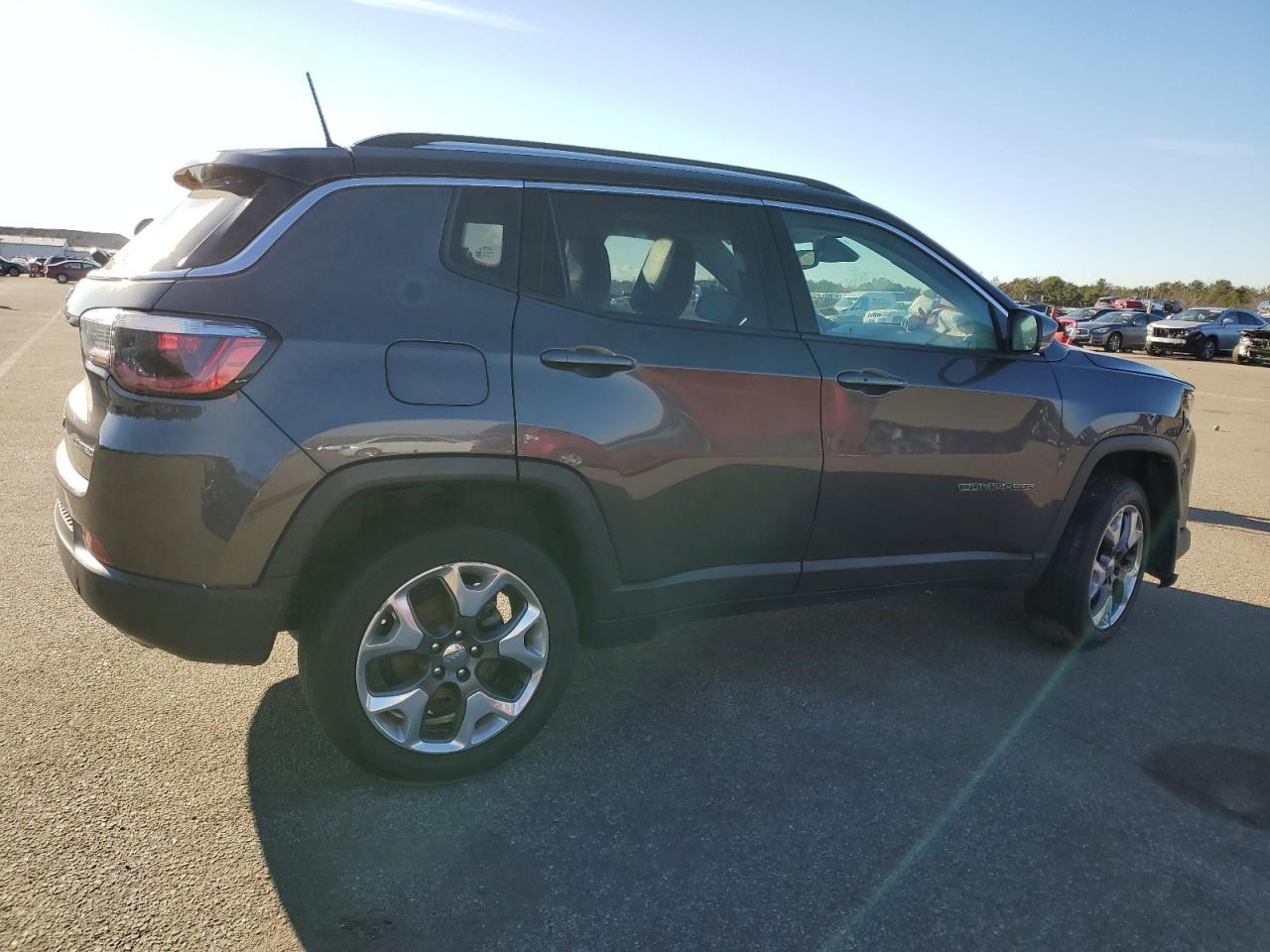Image 3 of 2018 JEEP COMPASS LIMITED 2018 with VIN 3C4NJDCB6JT190303