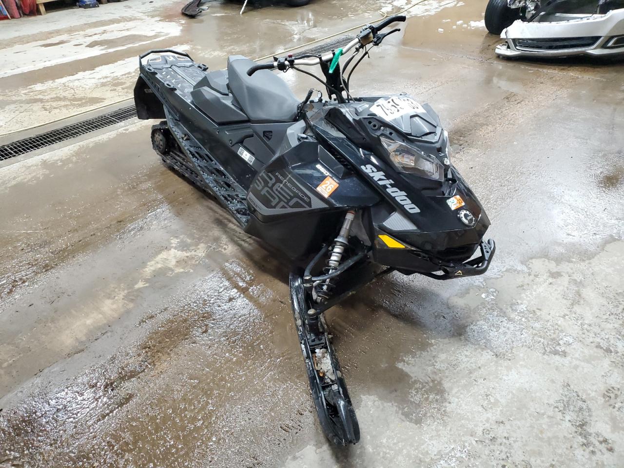 Obraz 1 z 2017 SKI DOO RENEGADE 2017 z VIN 2BPSUFHZXHV000244