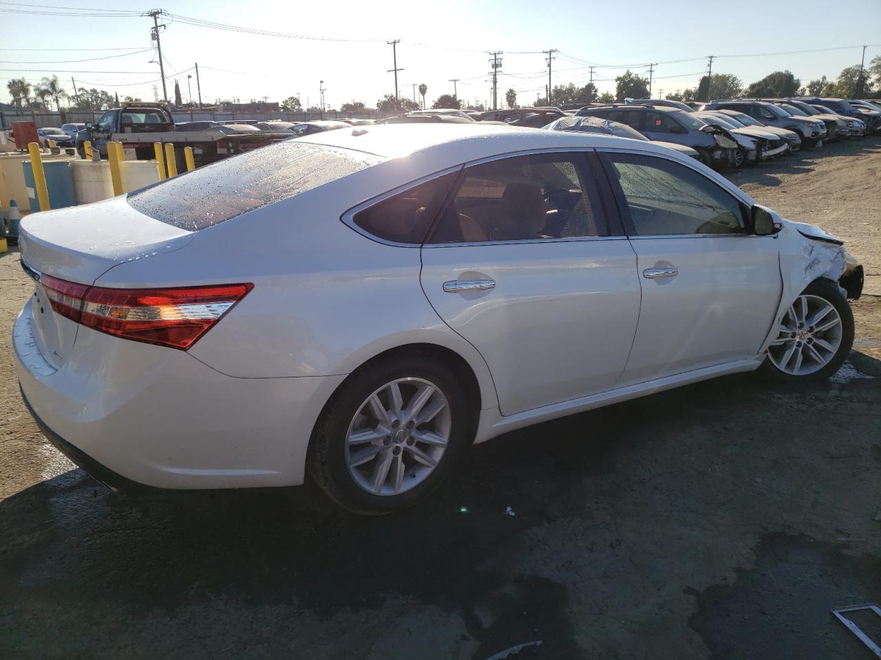 Image 3 of 2015 TOYOTA AVALON XLE 2015 with VIN 4T1BK1EB1FU191797