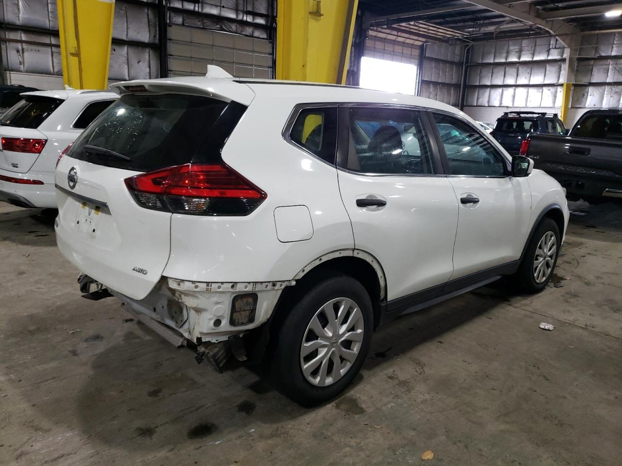 Obraz 3 z 2017 NISSAN ROGUE S 2017 z VIN KNMAT2MV0HP531926