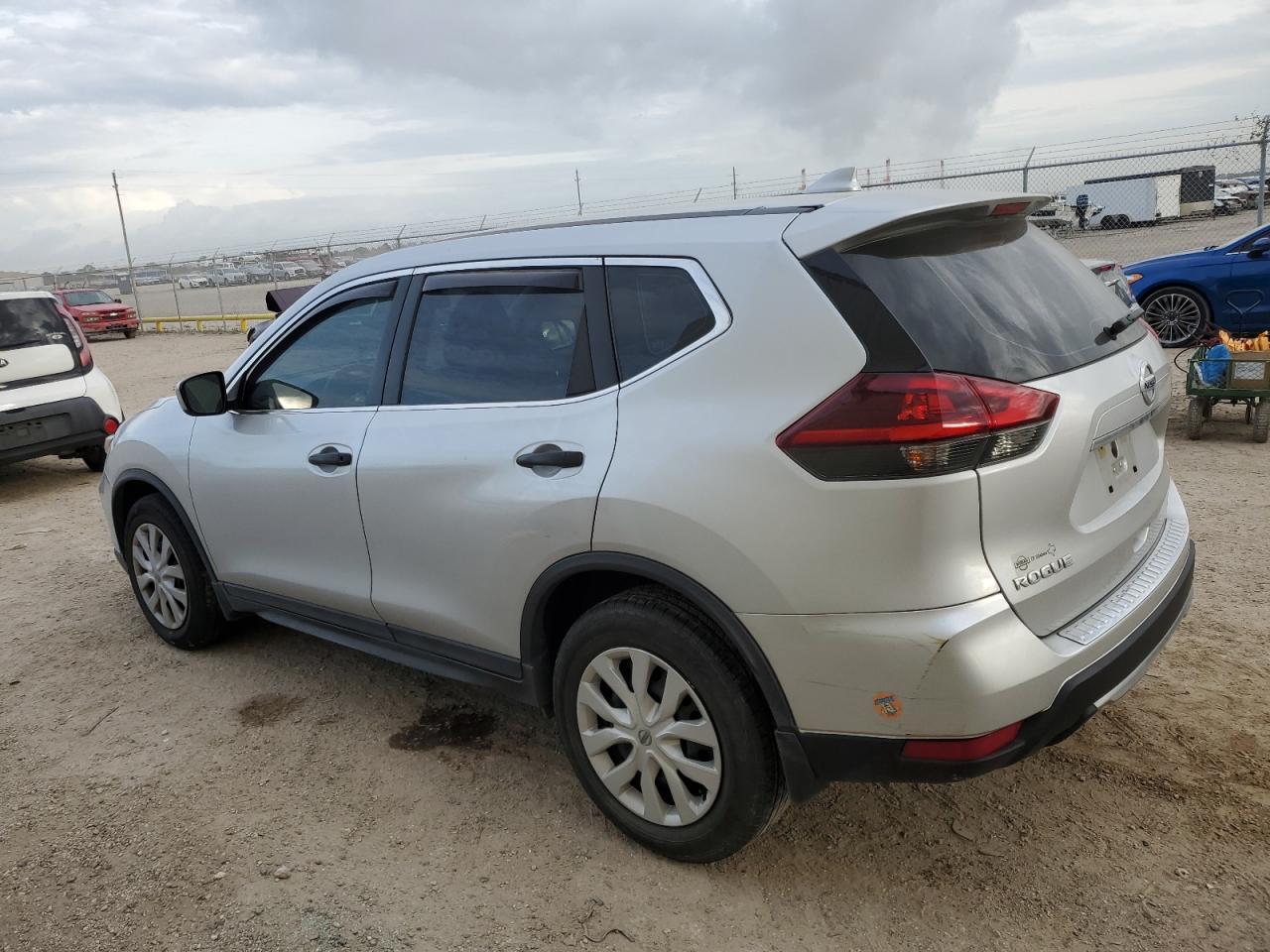Изображение 2 2018 NISSAN ROGUE S 2018 с VIN KNMAT2MT0JP607052