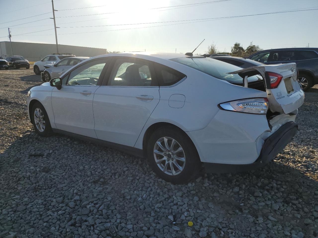 Obraz 2 z 2016 FORD FUSION S 2016 z VIN 3FA6P0G73GR101896