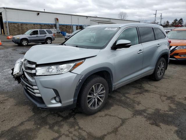Image 1 of 2018 TOYOTA HIGHLANDER SE 2018 with VIN 5TDJZRFH5JS531236