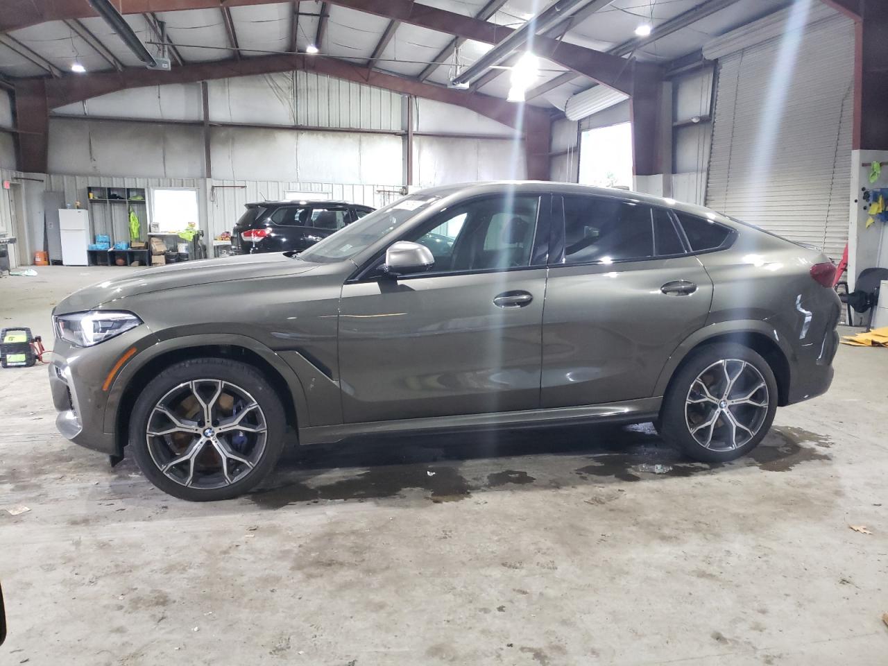 Obraz 1 z 2020 BMW X6 M50I 2020 z VIN 5UXCY8C09L9B13687