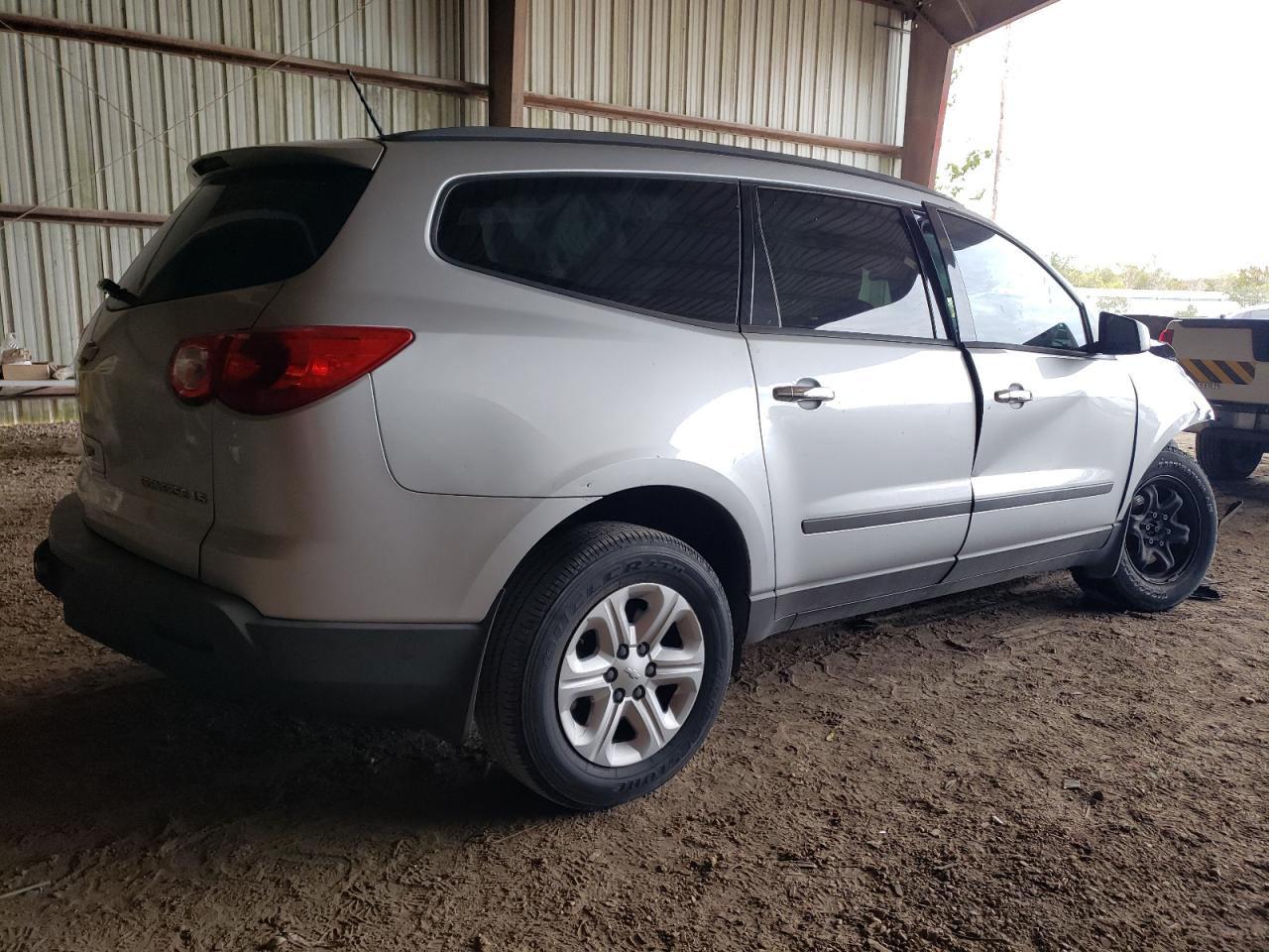 Image 3 of 2011 CHEVROLET TRAVERSE LS 2011 with VIN 1GNKREED0BJ128878
