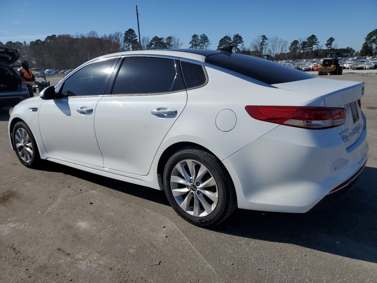 Изображение 2 2016 KIA OPTIMA EX 2016 с VIN 5XXGU4L33GG104720